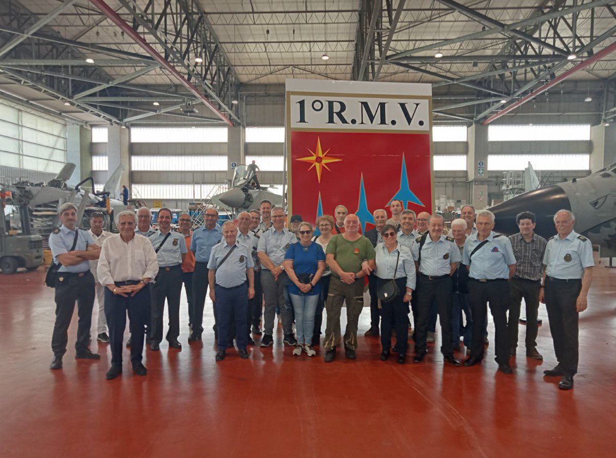 assoaeroarma's tweet image. Notizie da A.A.A. - #AviatoridItalia 🌟

✅ #23Maggio Sezione di #Treviso in visita di aggiornamento al Comando Aeroporto di #Cameri, 1° Reparto Manutenzione Velivoli (#RMV) e allo Stabilimento #FACO 

#AeronauticaMilitare #AeronauticaMilitare100