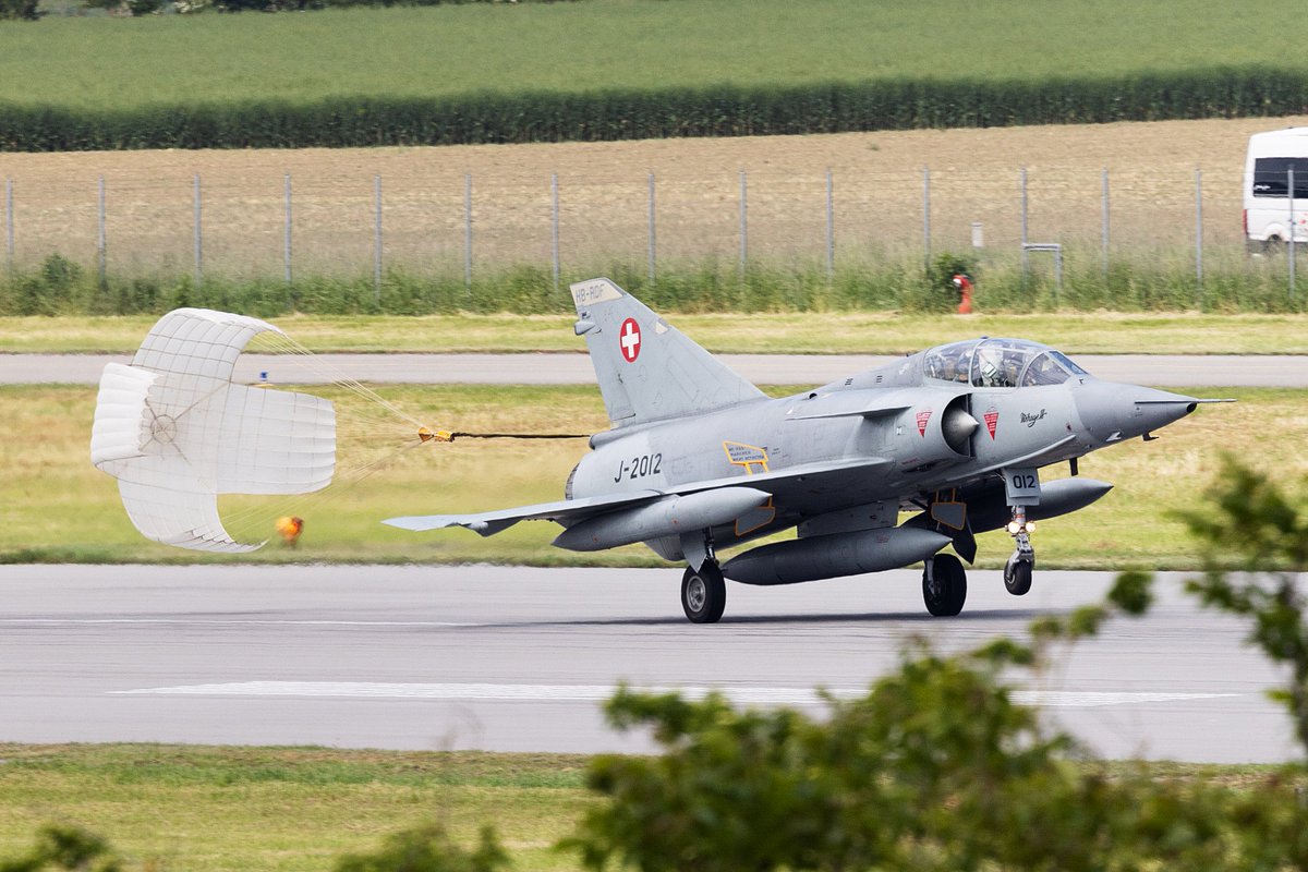 johnrichard1024's tweet photo. Aurevoir #DassaultMirageIII (ex J-2012) | HB-RDF at #payerne
Last flight 25.05.2023.

#mirageIII #DassaultAviation #payerne #forcesaeriennessuisses #armeesuisse https://t.co/3TcEiiuXOk
