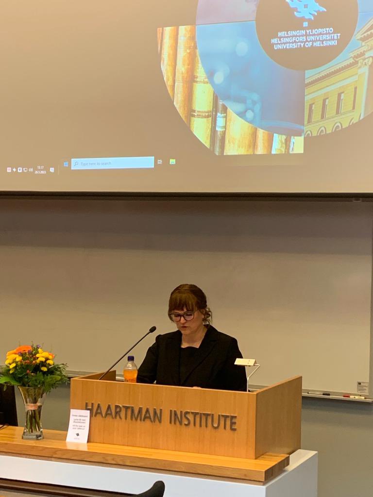 ParikkaSuvi's tweet photo. Yhden päivän ja hyvin nukutun yön jälkeen alkaa hahmottumaan, että väitelty on. Päivä onnistui upeasti ja oli ikimuistoinen. Kiitos kaikista kauniista sanoista, ihmisistä ja lahjoista. Kiitos kustos @TeaLallukka, vastaväittäjä @SirpaSarlio, ohjaajat @tiinalaati ja Tuija Martelin. https://t.co/TDju8kecbr