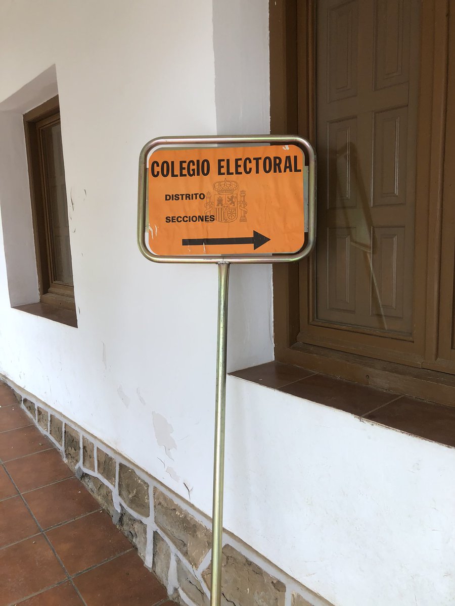 MariaMayorG's tweet photo. Cita con las urnas:      
Como es la jornada electoral en la España Vaciada.

Borjabad 28-05-2023

⁃29 censados; de los cuales menores de 40 años, solo 1prs.

#EspañaVaciada https://t.co/Vl1IzEjVsy