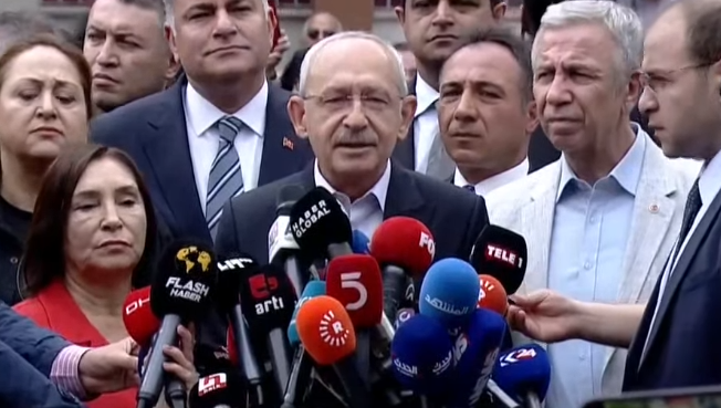 haskologlu's tweet photo. 🔴#SONDAKİKA | Cumhurbaşkanı Adayı Kemal Kılıçdaroğlu:

Baskıdan kurtulmak için, demokrasinin gelmesi için bütün vatandaşlarımı sandıklara davet ediyorum. 

Herkesi oy verdikten sonrada sandıkları izlemeye davet ediyorum. 

Bu seçimde her türlü karalama yapıldı ama ben halkımın sağ duyusuna güveniyorum.