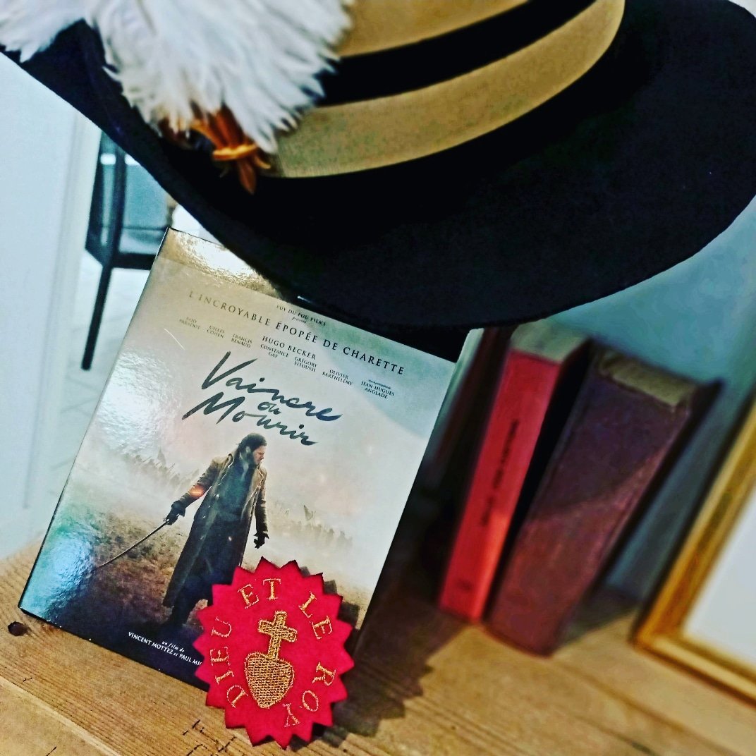 FrancisRenaud1's tweet photo. Merci beaucoup mon cher Laurent pour cette magnifique photo et pour ton message #vaincreoumourir en #dvd et #bluray #puydufoufilms #studiocanal #sajedistribution #puyfolais #revolutionfrancaise #vendée #guerresdevendée #françoisathanasecharettedelacontrie #cinéma #histoire 🎥 https://t.co/VYo9o7fvOl