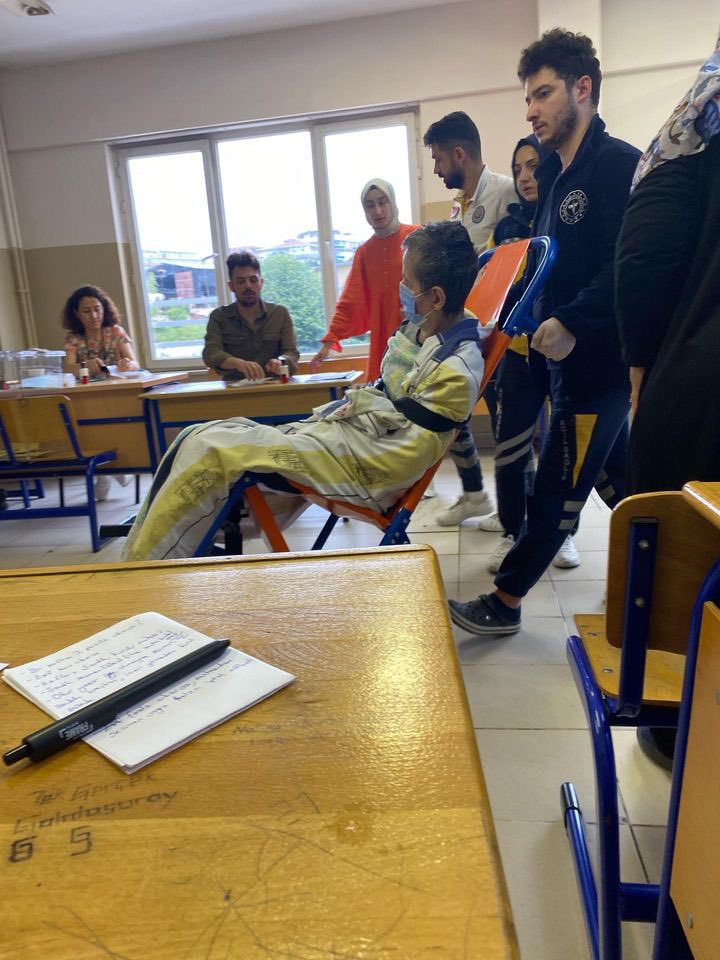 Bir oy bu kadar kıymetli işte. Lütfen oy kullanın.