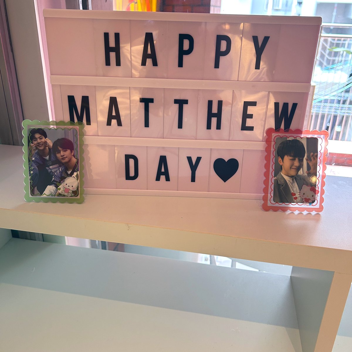 kaju_mi_'s tweet photo. 석매튜 생♡축 🎉
メテュ お誕生日おめでとう🎈

#HAPPYMATTEWDAY https://t.co/8pwbuaDWlc