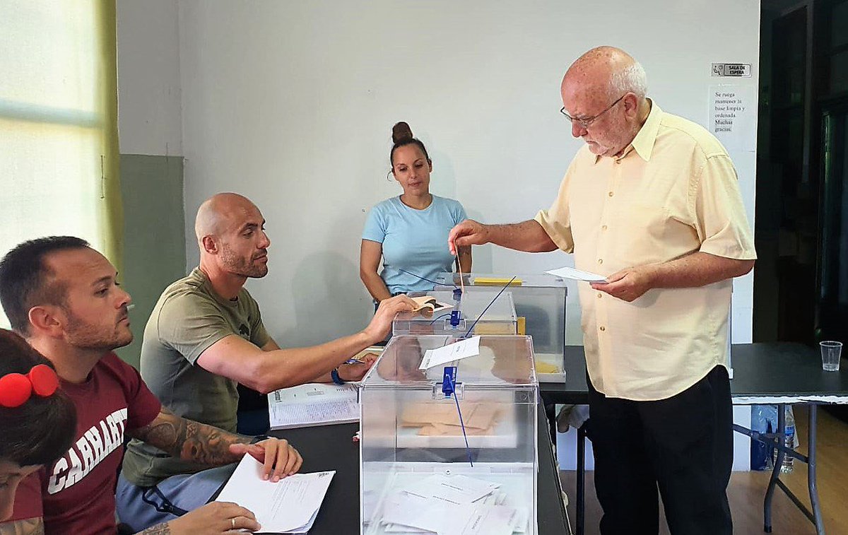 Nuestro candidato a la Presidencia del Cabildo de Tenerife, @manolomarrerom , ya votó 💜🗳️

#UnidasSíPodemos
#28MValentíaParaTransformar