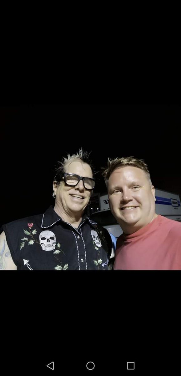 LukeG81's tweet photo. @TheGnudz So today's my 42nd birthday, see you at Slam Dunk North. My 30th @offspring Show 🤘🎵🎸 https://t.co/xyQvSfN6i5