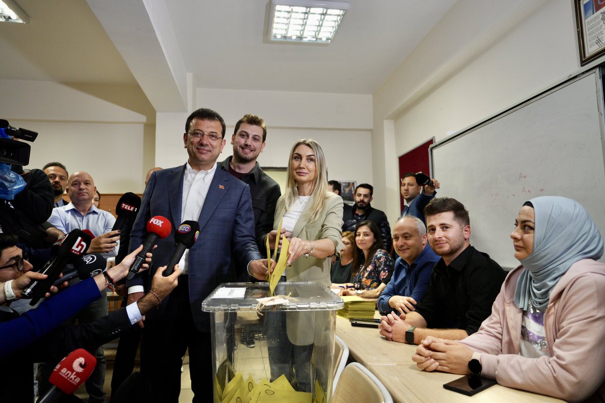 Oyumuzu kullandık, herkesin güven içinde ve umutla geleceğe baktığı bir ülke için demokratik bir seçim olması dileğiyle…