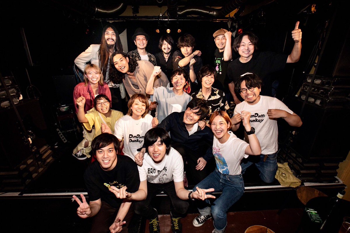 the_beds's tweet photo. ツアーエクスペリエンス２日間大成功で終了！無事DimDamDonkeyは福岡にお帰りになったとのこと。ご来場の皆様ありがとうございました！また良い経験を積んだザベッズ！ひたすら行け！ザベッズ！

#thebeds
#DimDamDonkey
#TheBrokenTV
#ファズピックス
#荒井清弥
#フルー
#関谷謙太郎October https://t.co/3KyM2ehPRJ