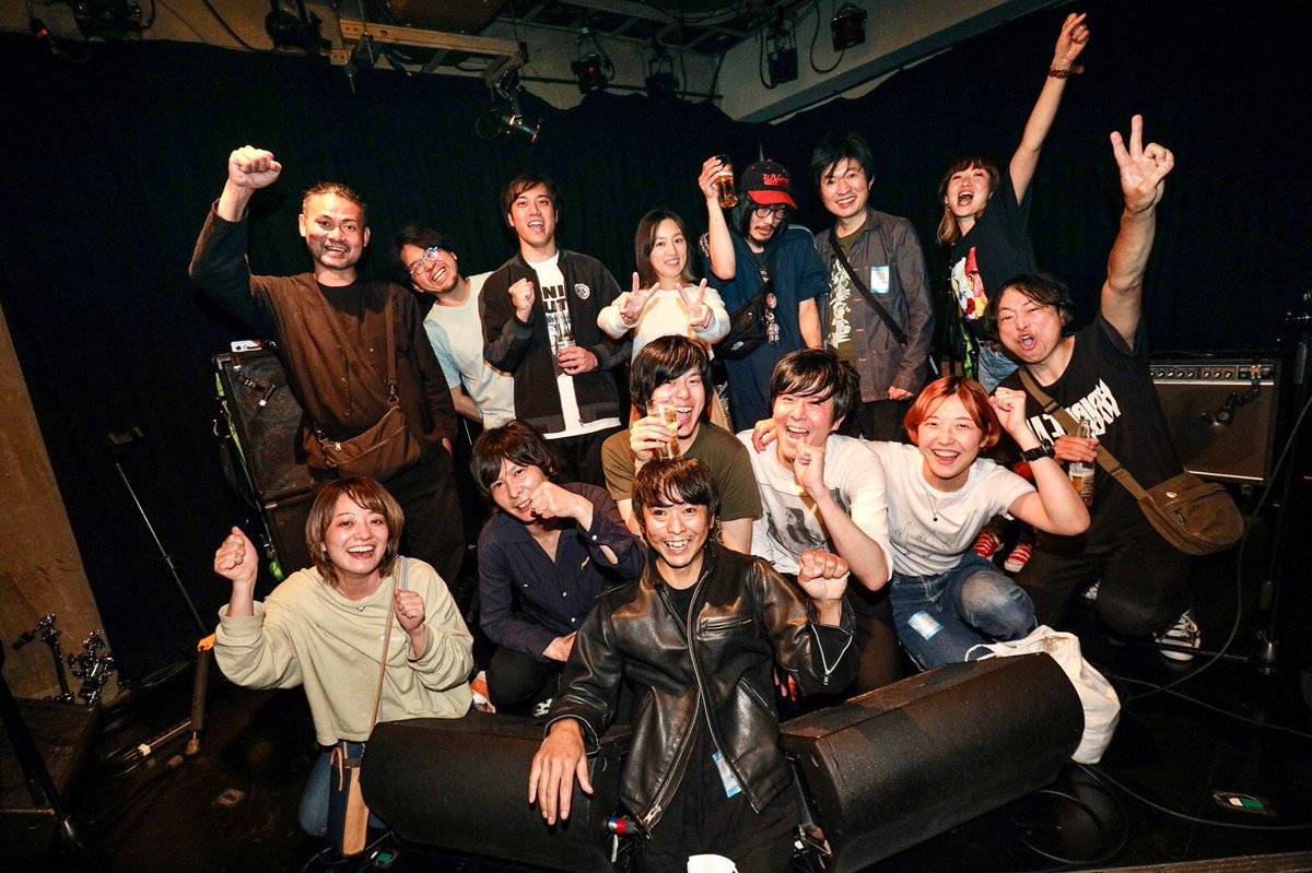 the_beds's tweet photo. ツアーエクスペリエンス２日間大成功で終了！無事DimDamDonkeyは福岡にお帰りになったとのこと。ご来場の皆様ありがとうございました！また良い経験を積んだザベッズ！ひたすら行け！ザベッズ！

#thebeds
#DimDamDonkey
#TheBrokenTV
#ファズピックス
#荒井清弥
#フルー
#関谷謙太郎October https://t.co/3KyM2ehPRJ