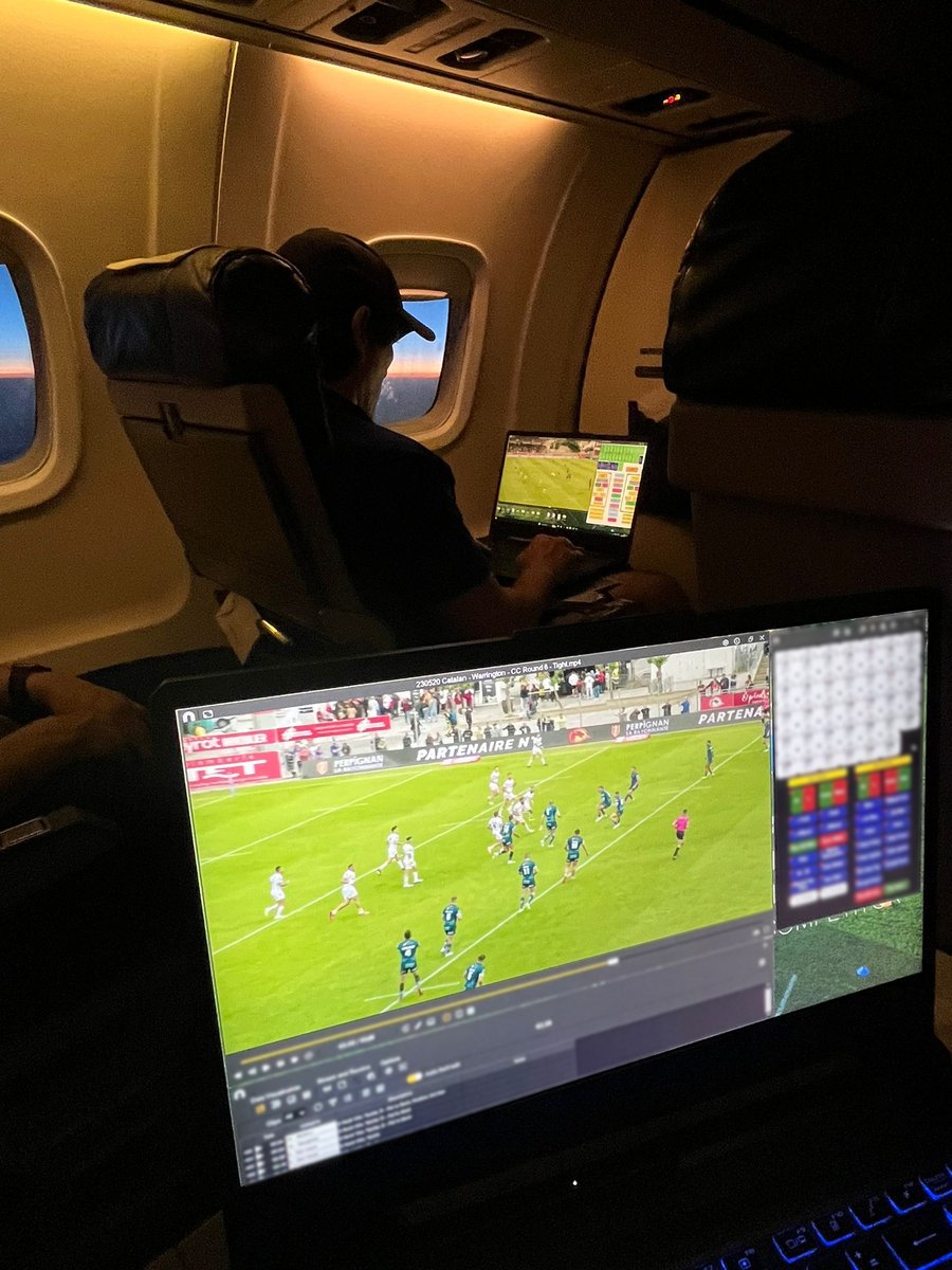 📷✨ Great work by <a href="/stemills1/">Ste Mills</a>, Head of Analysis at <a href="/WarringtonRLFC/">Warrington Wolves</a>, capturing the essence of post-match analysis on the fly with #Nacsport! 🏉⚡️