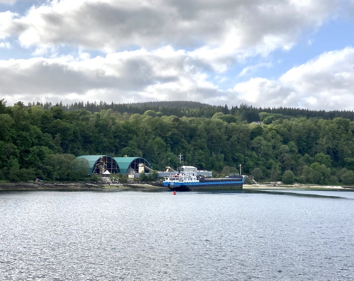 HI_Voices's tweet photo. Near the above-mentioned fossil burn at #Ardtornish is another important feature of #Lochaber Geopark, the famous seam of pure silica sand. It’s exposed on the E side of the loch (left) at #Caolas; on the W side is #Lochaline Quartz Sand’s mine, the largest employer in #Morvern. https://t.co/caeIGNNv4n