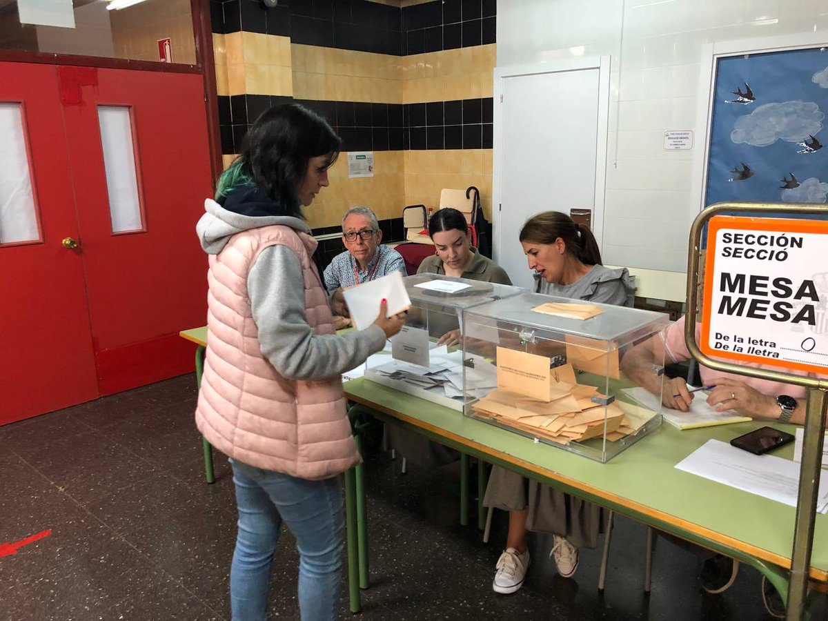 Hui és un dia molt important per a Castelló. 

Un dia imprescindible per a la democràcia, pels drets, els barris, la gent treballadora.

Des de Podem-EU Castelló agraïm el treball de militants i el suport de la ciutadania.

La candidata municipal, Silvia Peris, en la votació.