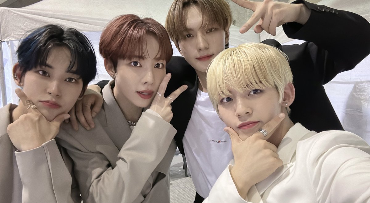 NINE_i_Firstone's tweet image. [#서원]

#서원을말해봐!

드림콘서트에서 만난 TAN 현엽이~ JUST B 지민(JM) 이~ 오랜만이야~
완전 반가웠다링! !~💜

#NINEi #나인아이