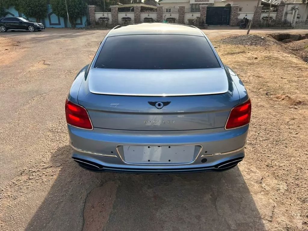 NEW LISTING 📌📌📌

🚘 • BENTLEY FLYING SPUR (W12 Engine)

📋 • BRAND NEW 

🗓 • 2021

🗒 • DUTY ✅

💰 • 330M 

🌍 • ABUJA

🚚 • NATIONWIDE DELIVERY (Not Free) @abujarides @Automall_ng @A_Harooon @iMajorX @GernnieM @lumiquan_ @Ro77ay #AbujaTwitterCommunity #Arewatwitter
