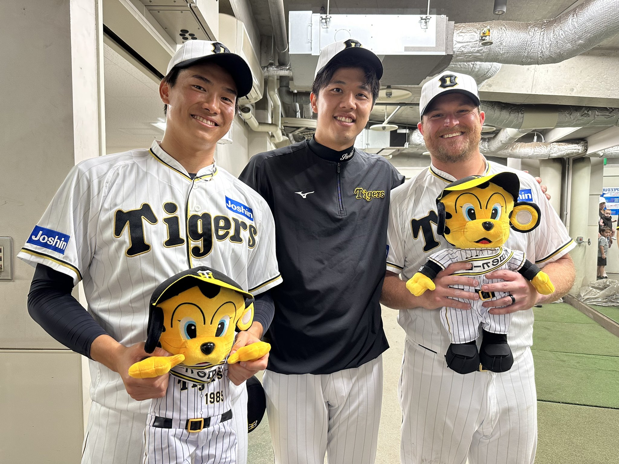 阪神タイガース　才木選手 シークレットキーホルダー　直筆サイン　甲子園限定　新品 阪神タイガース 才木選手 シークレットキーホルダー 直筆サイン