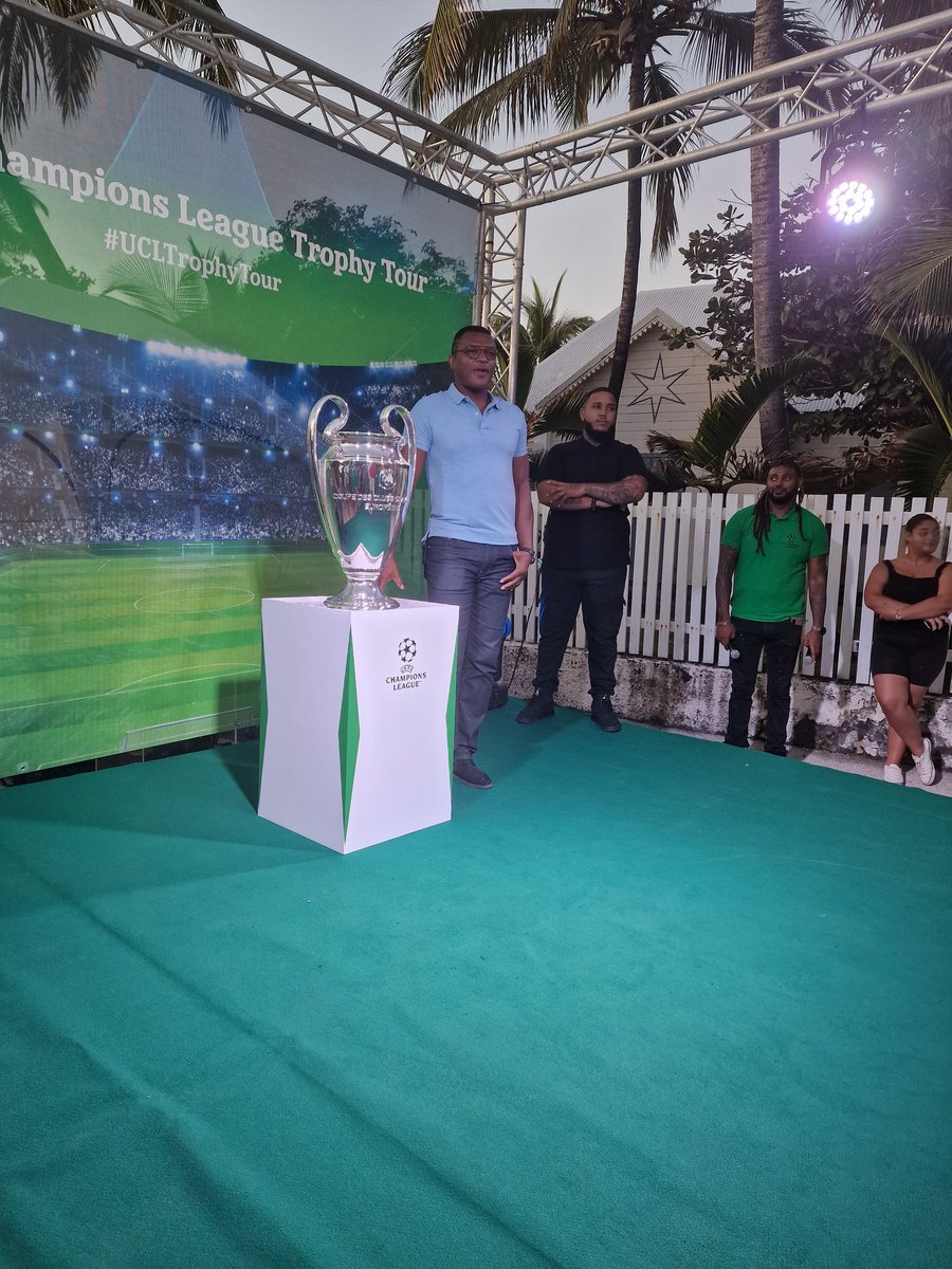 WhereezParis's tweet photo. Hier, nous animions une après-midi + soirée autour de la présentation du Trophée de la @ChampionsLeague à la Réunion !
En présence de @marceldesailly
Un mur digital personnalisé sur lequel s'affronter ! Idéal pour vos journées et soirées d'entreprise.
https://t.co/rk2HHnm0jI https://t.co/rSo43KlJFo