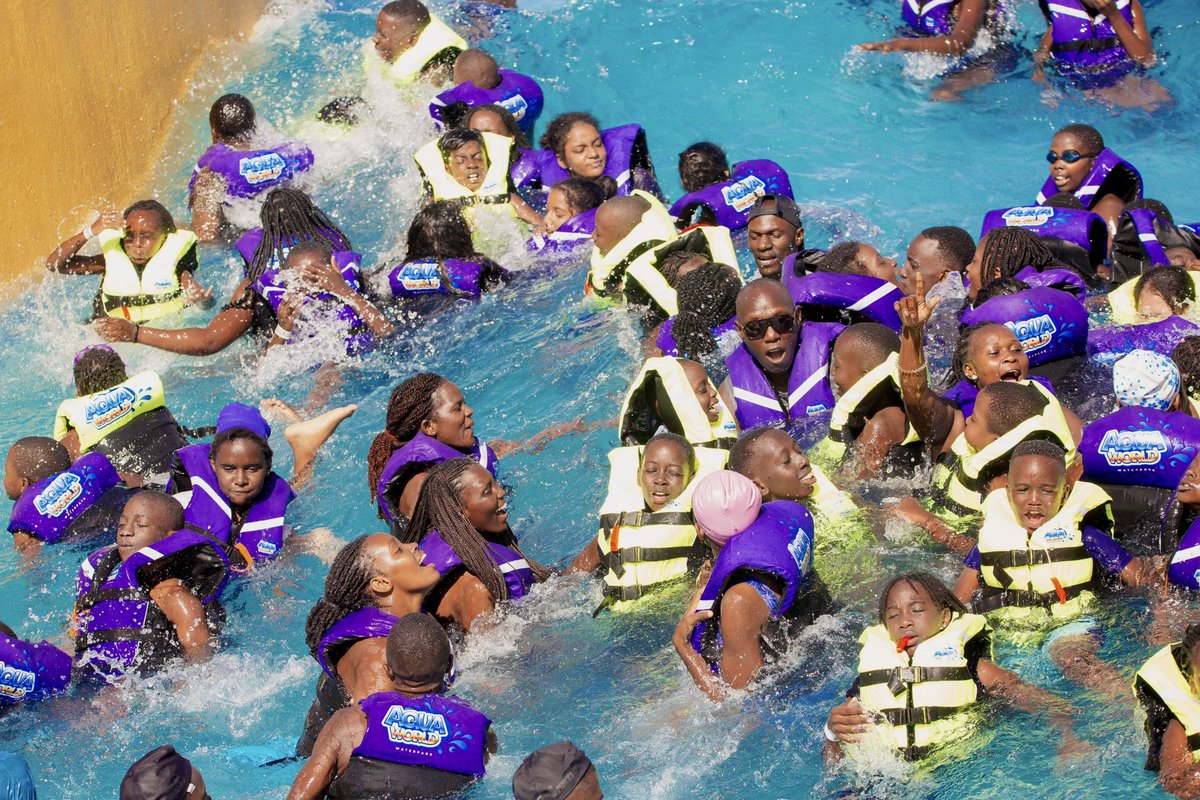 How are you spending this hot Sunday ☀️? Fun is already underway at #aquaworlduganda 😍💙💦.

You should be here 🎉!

#aquaworlduganda #letthefunbegin #funinthesun #familyfun