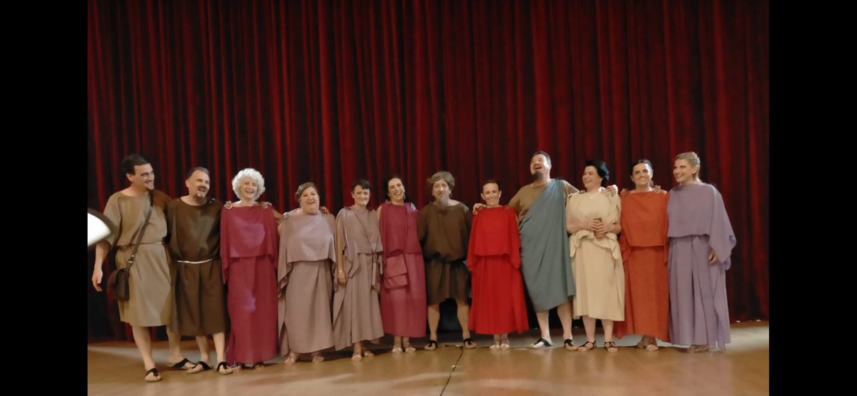 ifpleonardo's tweet photo. El viernes 26 de mayo se representó, en el teatro del IES Ramiro de Maeztu,  la obra de Aristófanes Asamblea de mujeres, por el grupo de teatro de la DAT Madrid-Capital. El vestuario fue confeccionado por profesoras y alumnas del IES Leonardo da Vinci. https://t.co/CWl4H7I7U6
