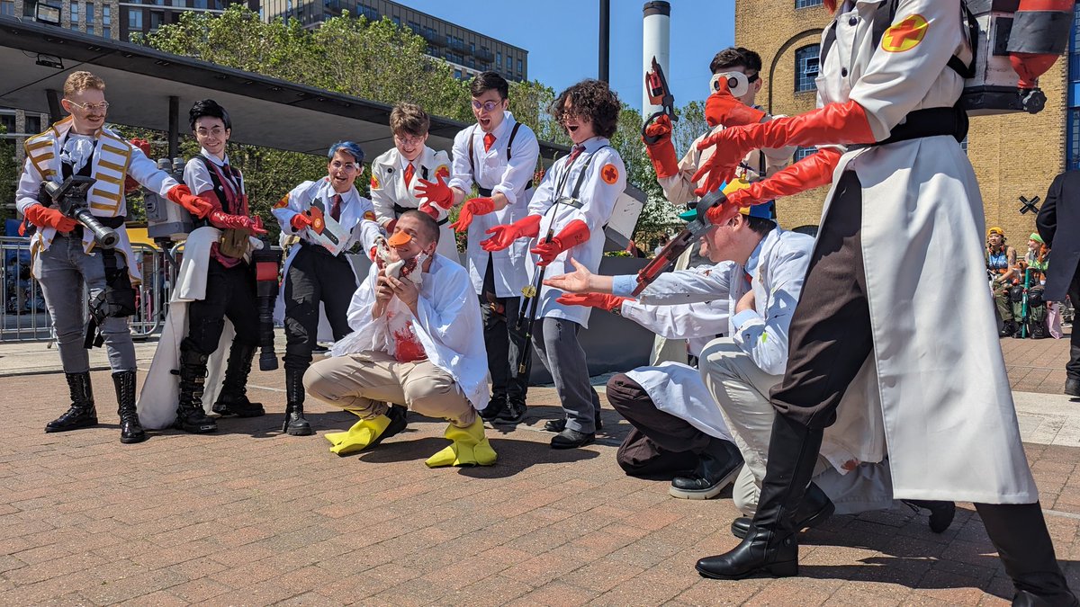 TheUnusualLee's tweet photo. THERE WAS AN ARCHIMEDES COSPLAYER https://t.co/8el37DO5SG
