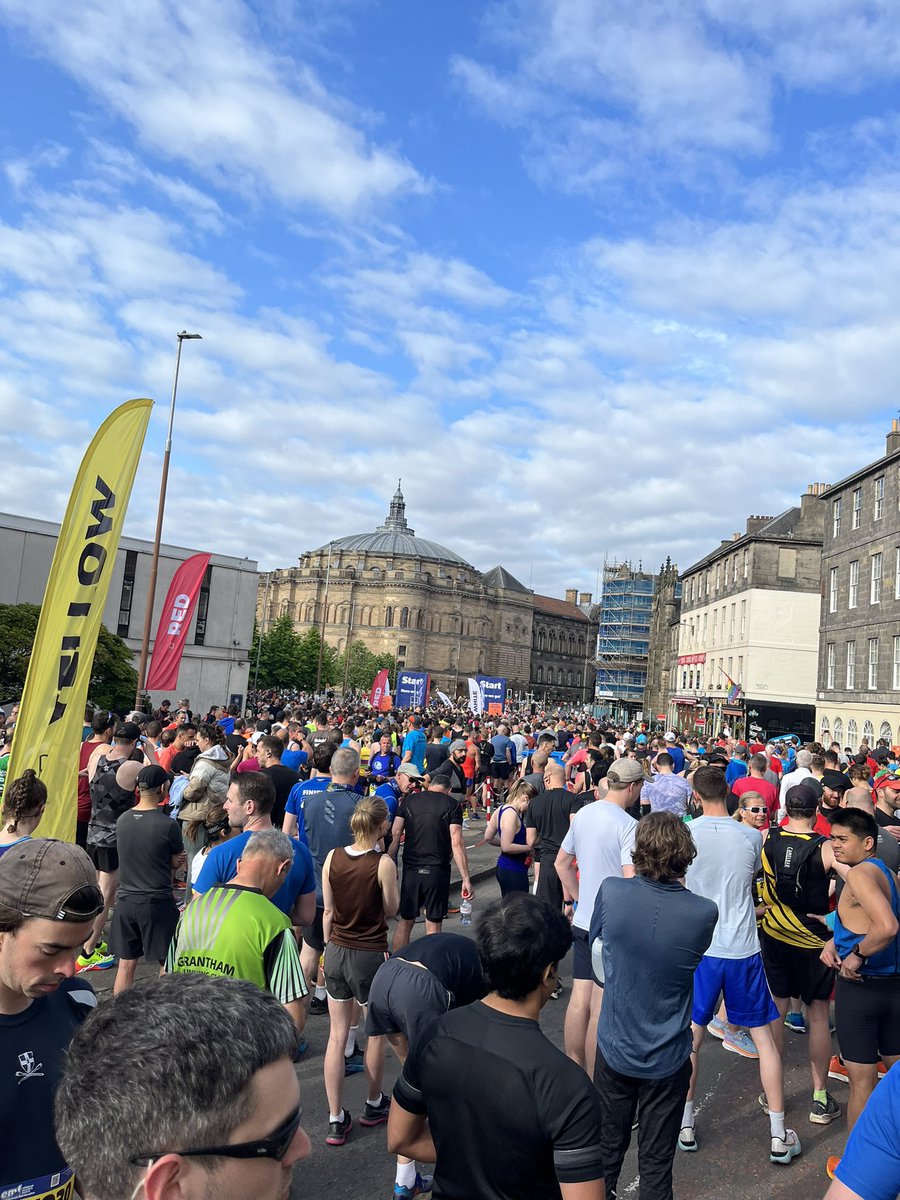 Half marathon time. Up the mags 🖤🤍 #edinburghmarathonfestival