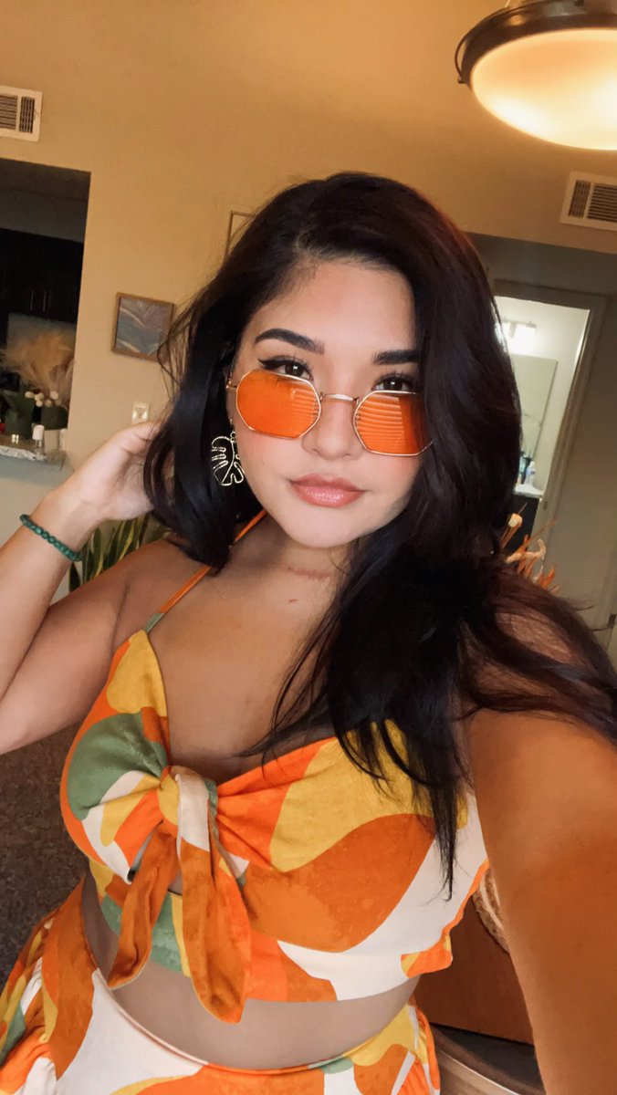 LorisaBernal's tweet photo. tangy vibezzz 🍊 https://t.co/ekY43Ijc64