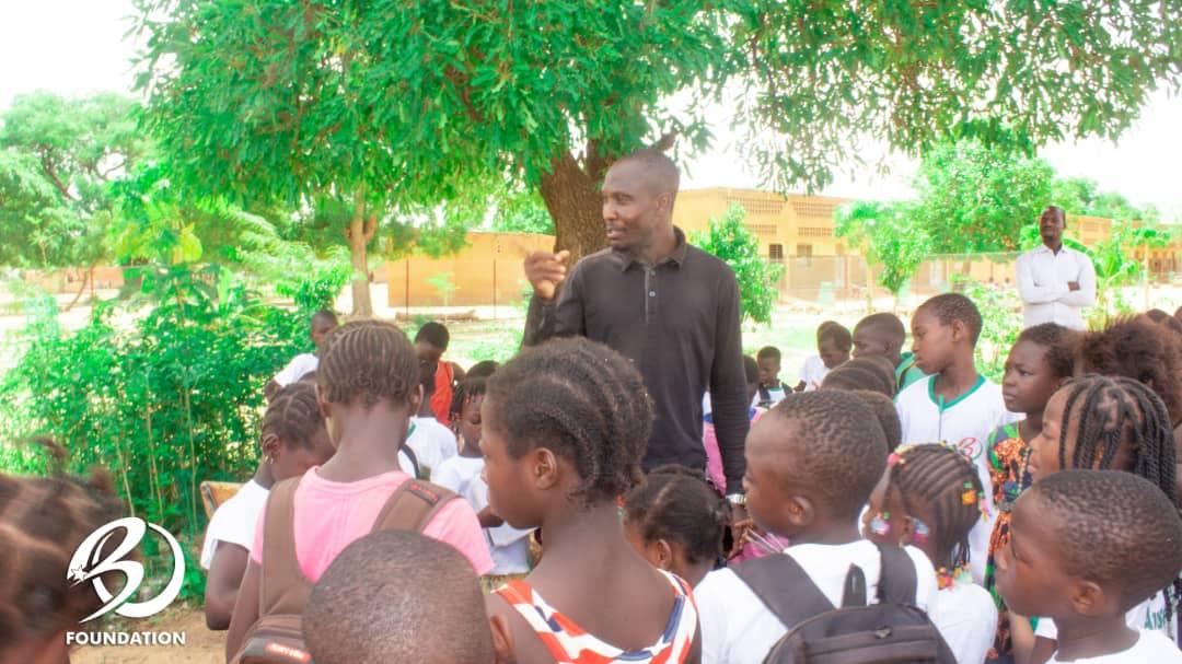 BOFoundationBF's tweet photo. Ce mercredi 23 mai 2023, l'école primaire de Basseyam en partenariat avec BO Foundation ont contribués à la formation des élèves sur la préservation de l'environnement. 
Soixante élèves ayant bénéficier de cette formation sont désormais les  "Eco-délégués" de la dite école. https://t.co/ITErKdN8oq