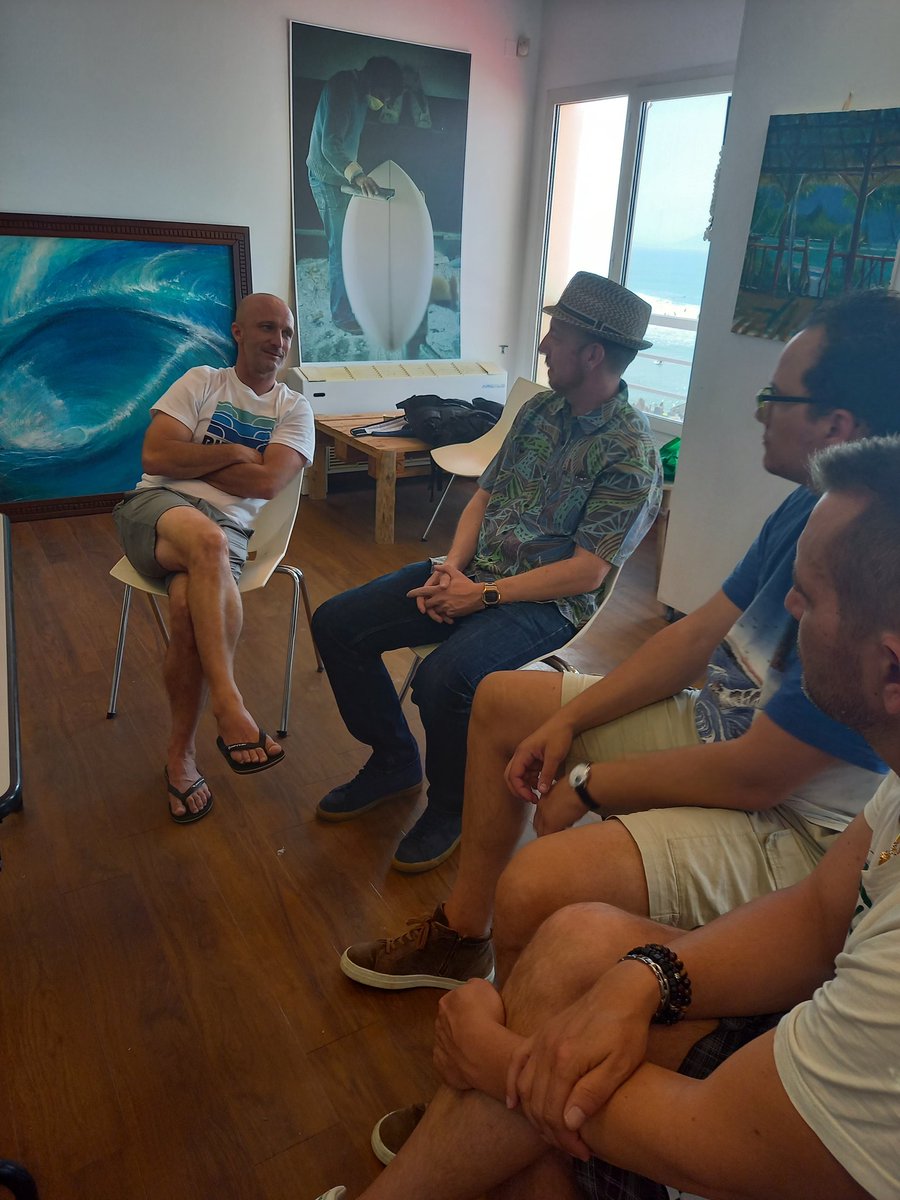 #SeoBeachCamp Les seo présents ont eux des émotions fortes en discutant avec @iralours avant de se jeter à l eau eux même.

Le rdv à la #lamaisondusurf de #Biarritz leur à permis de retrouver les familles de riders de légende. 

La VR pour surfer #Belharra était dingue !