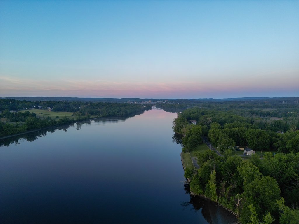 danbutler_55's tweet image. #sunrise Connecticut River Cromwell CT looking upriver &amp;amp; downriver. #drone #mini3pro @SarahCodyMedia @MikeSliferWX @DarrenSweeney @angelobav @ZduhaimeWeather
