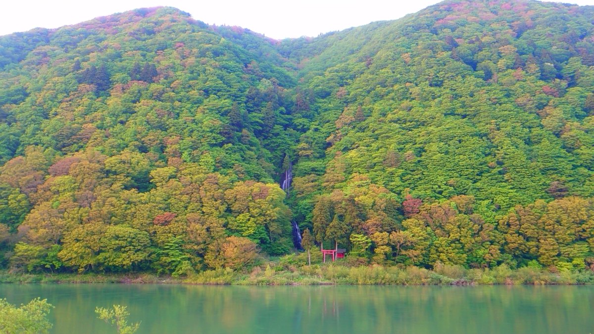 最上川渓谷の絶景 「白糸の滝」山形