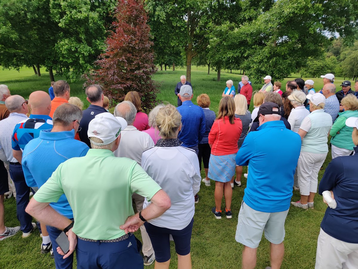CastleMembers's tweet image. In memory, of Captain Des who passed away just a year ago.

The members gather for the inaugural  Des McCormack Cup.

Also marked today; is the unavailing of a Copper Beech Tree, by Captain Kevin and Des's family, in Des's memory 🏌️