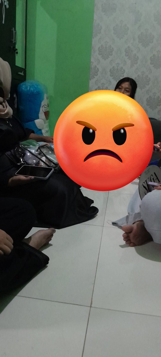 jiminiegurls's tweet image. Gais mohon doa nya ya, aku dan temen2 ku lainnya lagi ketemu sama si jastip penipu tiket konser AGUSTD Jakarta. Sumpah pengen nampol dia, semoga dia cepet-cepet balikin uang kita semua 😭😭😭
#AgustD_SUGA_Tour 
#scammers #penipu
#DDAY_inJakarta