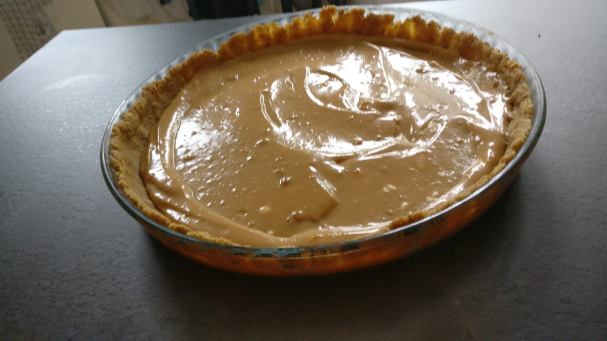 KCoooooking's tweet image. From #Chefk original recipe,  rhubarb and caramel pie 🇫🇮👩‍🍳😎😂