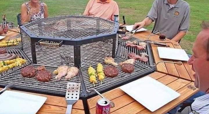Kyk hierdie braai tafel , elkeen kan sy eie vleis braai .
