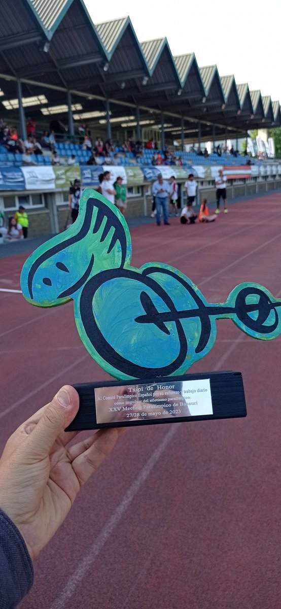 Fue un placer recoger en nombre de <a href="/Paralimpicos/">Comité Paralímpico Español</a> el Txipi de Honor, junto a otras personas ilustres como <a href="/maricarmenpr8/">Maricarmen Paredes</a> y Lorenzo Sánchez, Isabel Hurtado, Julio Santodomingo, Kike Camba y José Luis Saez "Kiriki", en el 25 aniversario del Mitin de Atletismo Paralímpico de Basauri.