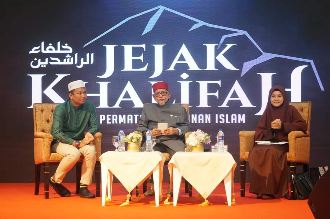 arkibmudapas's tweet photo. 2022, di Legar Putra : Pelancaran set Jejak Khalifah yang mengandungi 4 buah buku Fiqh Siasah Khulafa' al-Rasyidin. https://t.co/ZlsB0vOP46