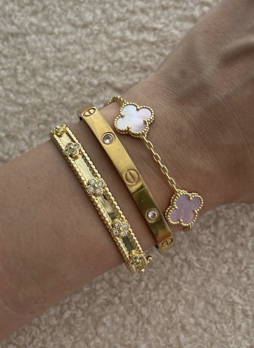 Ohlala's tweet photo. Marvelous bracelets https://t.co/jgCZ4Zb0KY