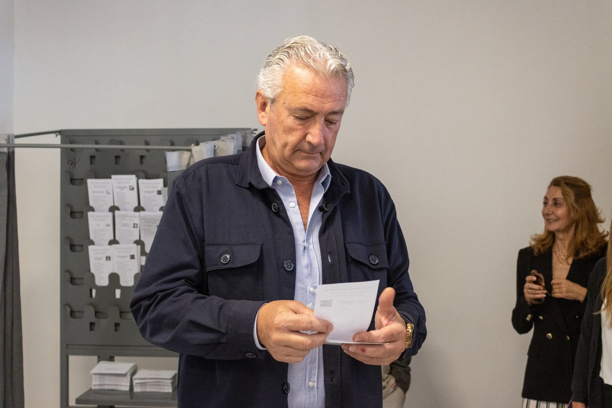 🗳️ Acabo de ejercer mi derecho al voto en este #28M, con la mismas ganas y la misma ilusión de cada jornada electoral.

Saliendo a votar, defendemos y fortalecemos nuestra democracia. En tus manos, en nuestras manos, está el futuro de #Sevilla.