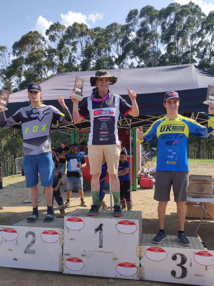 𝐀𝐕𝐀𝐍𝐂𝐄: 🥉 𝐩𝐚𝐫𝐚 𝐉𝐨𝐧 𝐈𝐝𝐢𝐚𝐤𝐞𝐳 (𝐌𝐗𝟏) 𝐞𝐧 𝐞𝐥 𝐜𝐢𝐫𝐜𝐮𝐢𝐭𝐨 𝐝𝐞 𝐙𝐚𝐥𝐥𝐚

El piloto de Zuzenak consigue  la 3ª plaza en la general de MX1 y sigue aumentando su diferencia en el liderato vasco

#motocross 
<a href="/idiakez_900/">Jon</a>