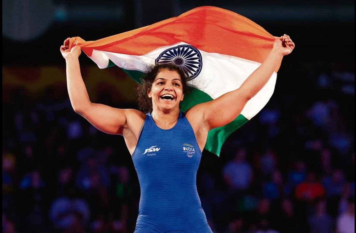 Tamizhachi_Offl's tweet photo. Sakshi Malik who won Olympics medal, Padma Shri and Khel Ratna awardee. This is how she was dragged on the streets today for accusing BJP person for sexual harassment #WrestlersProtest https://t.co/0X20m3puWW