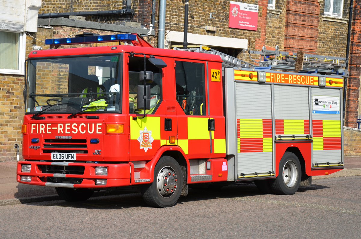 The only 2 remaining Dennis Daggers on the run in the UK can both be found on the run in @ECFRS at #OldHarlow Fire stn and #Shoeburyness. They were brought back in 2006 built by JDC
🚒📷
