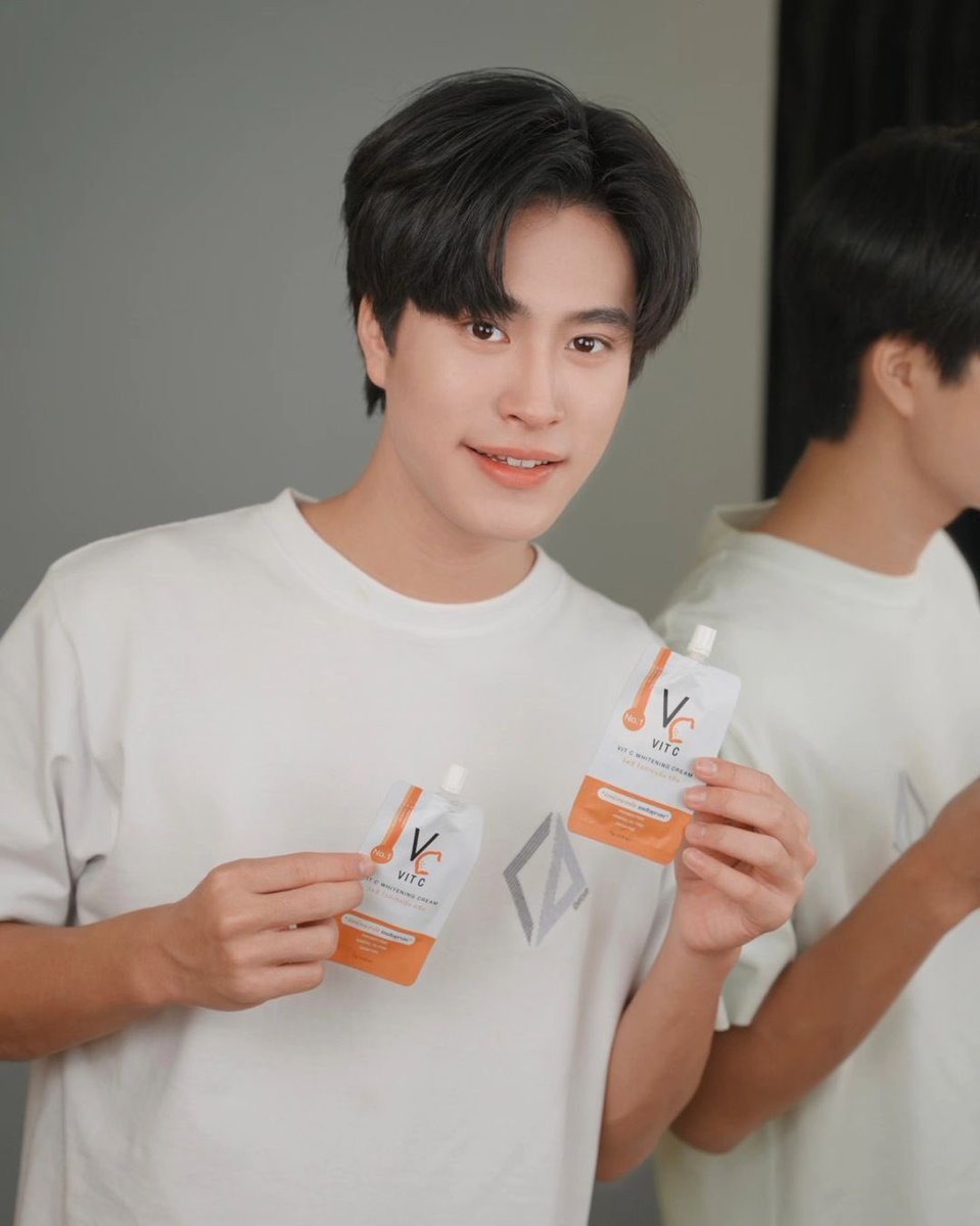 GeminiFourth_CC's tweet photo. หน้านิ่งเป็นพักๆ แต่น่ารักเป็นทุกวันเลยคับ🧡
“หน้าเนียนใส ด้วยวิตซีครีมซองเลยคับ”
@vccream_thailand
IG update: gemini_nt
#vitccream #วิตซีครีมซอง
#Gemini_NT #เจมีไนน์ @gemini_ti https://t.co/gmUt2P9dwz