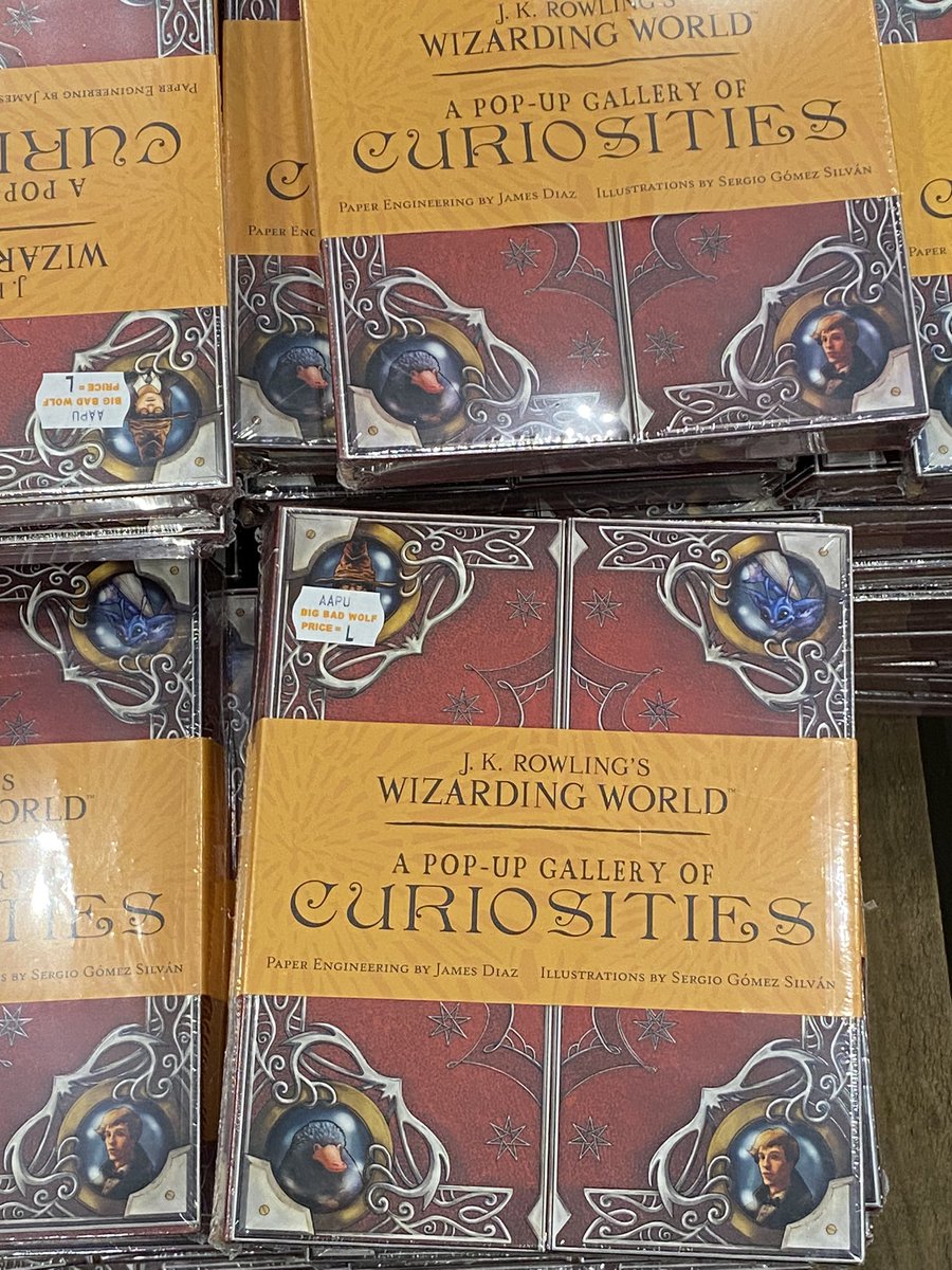FanTiestic's tweet photo. Halo admin lagi ada di bbw nih, sekiranya ada yang mau sekalian jastip boleh ya, nanti kita kasih detailnya.

Harry Potter related:
1. Pocket journal &amp; journal
2. Harry Potter bookset
3. Harry Potter coloring set
4. Pop up book (J.K. Rowling Wizarding World &amp; Fantastic Beasts) https://t.co/uT5Z41v2av