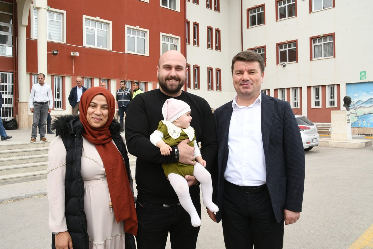 📍Hasandağı Ortaokulu 🙋‍♂️

Sandık görevlilerimizi ve oy kullanan vatandaşlarımızı ziyaret ettik.

Milletimiz sandıklarına sahip çıkıyor oylarını demokrasiye uygun bir şekilde kullanmaya devam ediyor.

#Aksaray