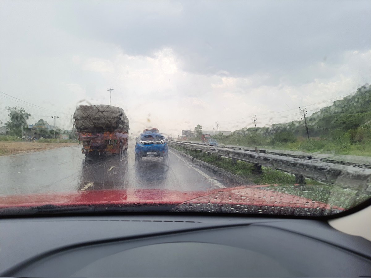 Short spell and sharp rains, Krishnagiri to Bangalore highway 🌧
@ChennaiRains @chennaiweather