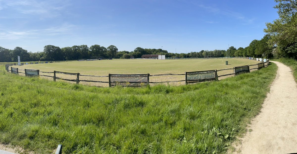 I’m no expert on cricket so don’t know what constitutes a good or bad pitch but Billingshurst must have one of the best grounds in the area surely? Amazing work by all <a href="/BillingshurstCC/">BillingshurstCC🏏💙</a> keeping it looking so good 👍👏