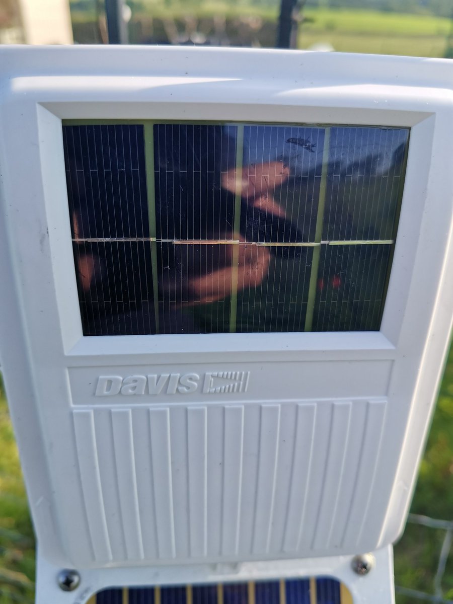 AutanTramontane's tweet photo. 👀 Avant les orages ⚡ visite décennale de ma première #DavisVP2 🔧 à #Castres. Déjà 10 ans, il était temps de remettre un petit coup un jeune à madame 😅 (+ nouveau auget basculant / mono-auget) 🤩 @infoclimat https://t.co/KeDMy5Yp0v