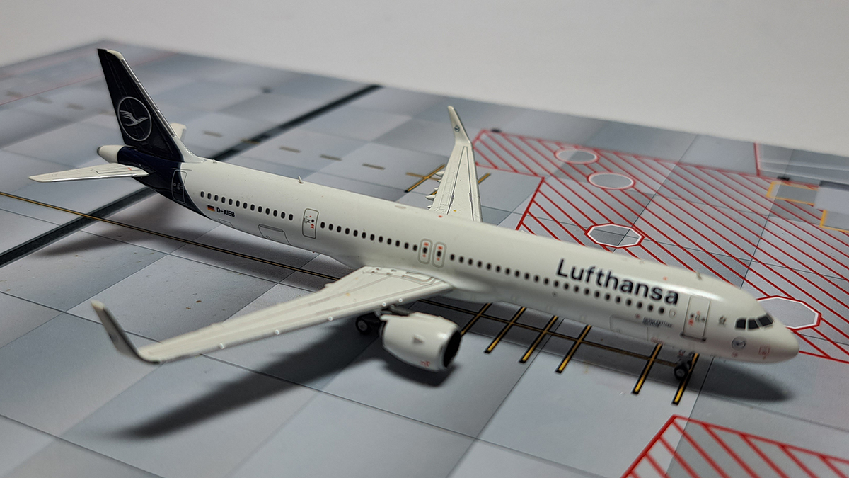 Airspotters's tweet photo. SUNDAY &amp; EVEN MORE HARDER TO FIND MODELS - https://t.co/shhGMd5wHT We are very fortunate to be able to buy collection of models into stock.  https://t.co/0tTSnp3dFv #modelaircraft #aviation #diecast #airspotters #jcwings #phoenixmodels #geminijets #collecting https://t.co/9pfpTiCfCe