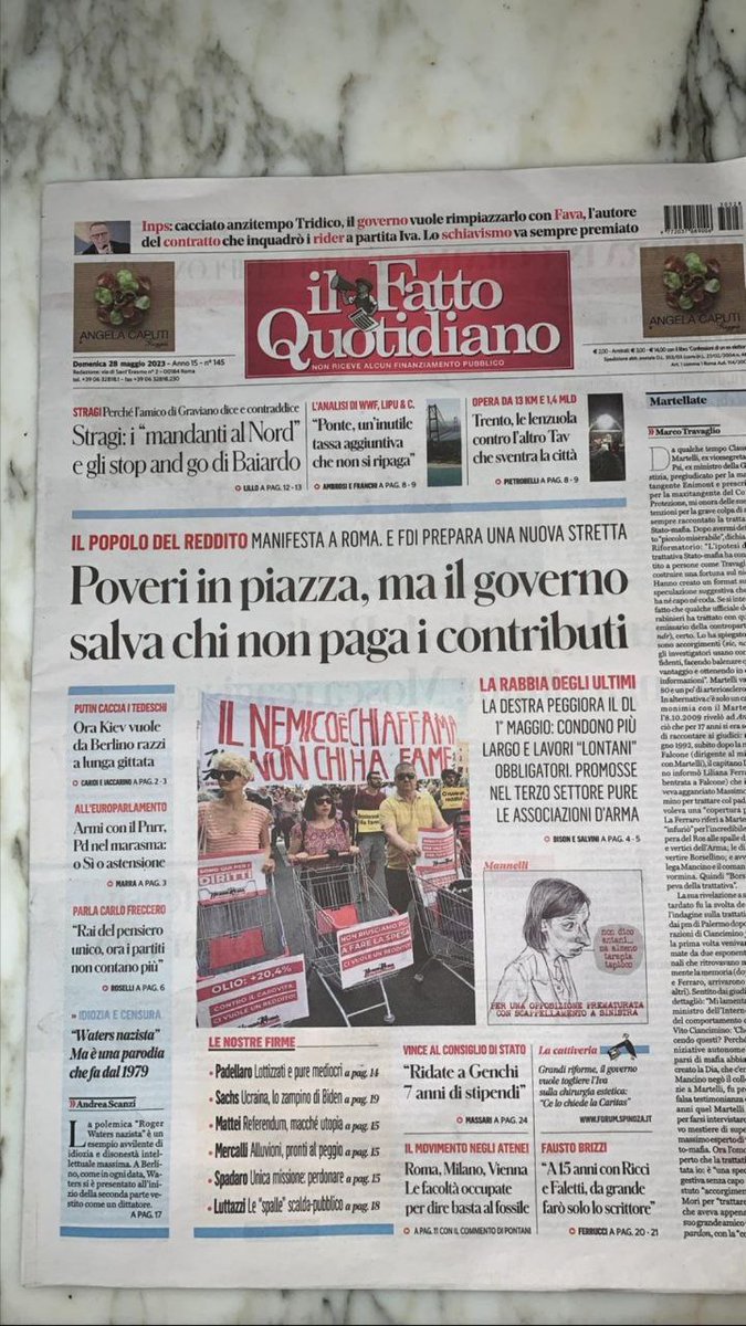 Ci sono solo due giornali che oggi aprono la prima pagina sul corteo di ieri. Sono sempre gli stessi, da quindici anni, gli unici a dare un minimo di copertura alle lotte sociali.
