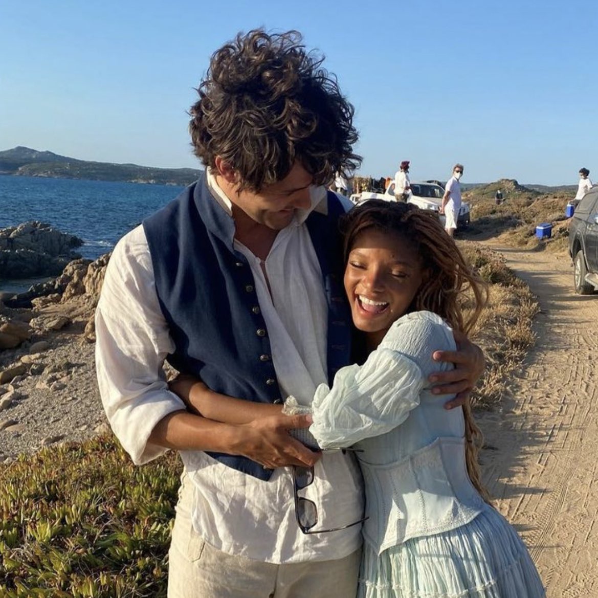 FilmUpdates's tweet image. Halle Bailey and Jonah Hauer-King on the set of ‘THE LITTLE MERMAID’