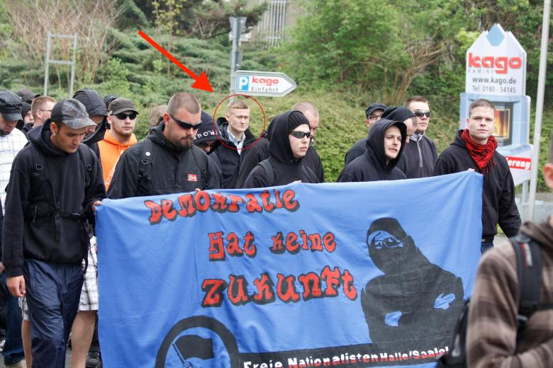 Benedikt Kaiser bewegte sich zwischen 2006 und 2011 im Umfeld neonazistischer Organisationen wie den »Nationalen Sozialisten Chemnitz« und der NPD. Nun hat der AfD-Bundestagsabgeordnete Jürgen Pohl ihn als Mitarbeiter eingestellt. Meine Recherche <a href="/welt/">WELT</a> welt.de/politik/deutsc…